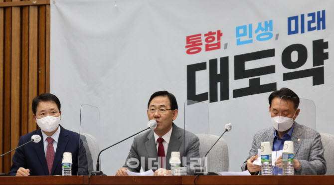 주호영, '尹 대통령 외교활동... 흡좁하지 않더라도 응원, 격려 필요'                                                                                                                       