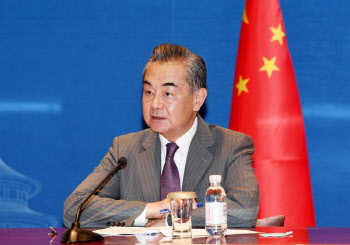 왕이 중국 외교부장 "대만 문제, 中·美 관계 최대 위험 요인"