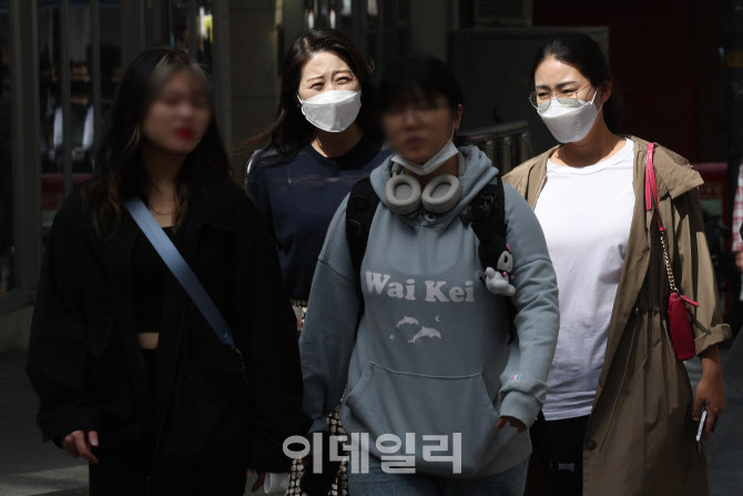 1년 5개월만에 실외 마스크 착용 의무 전면 해제                                                                                                                                                     