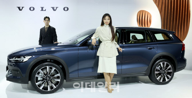 볼보자동차 5도어 올로드 크로스오버 V60 크로스컨트리                                                                                                                                               