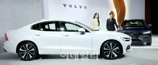 고급스러운 디테일이 살아있는 볼보 S60·V60 크로스컨트리                                                                                                                                           