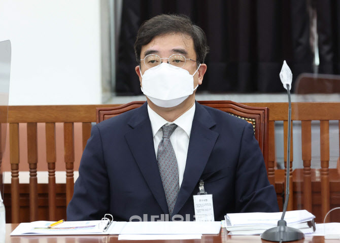 '정보위 전체회의 출석한 조상준'                                                                                                                                                         