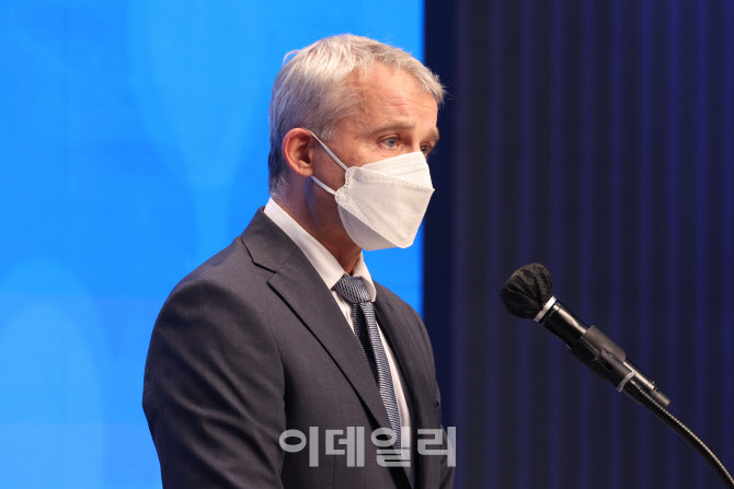 베아트 얀스 바젤슈타트 주지사 인사말                                                                                                                                                              