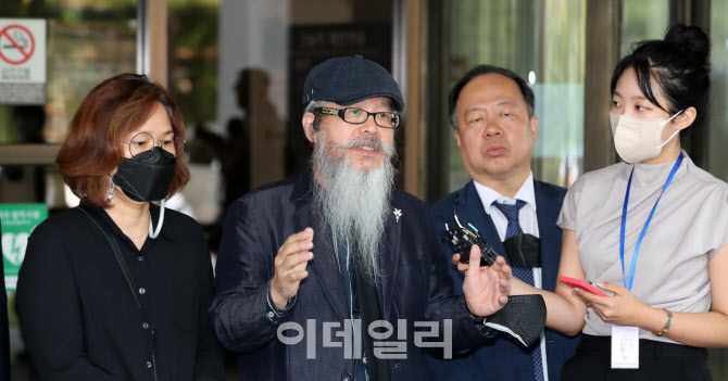 故 이예람 중사 성추행 혐의 중사 대법 선고 뒤 발언하는 유족들                                                                                                                                      