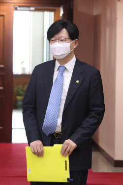 [포토]비상경제장관회의 참석한 김소영 부위원장                                                                                                                                                           