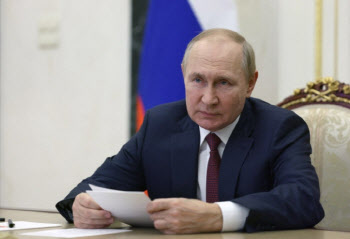 푸틴, 우크라 일부 병합 선언…"모든 수단 동원해 지킨다"