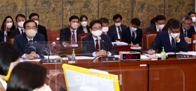 질의에 답하는 박보균 문화체육관광부 장관                                                                                                                                                          