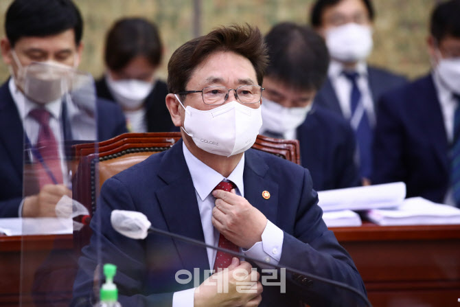 국정감사 나온 박보균 문화체육관광부 장관                                                                                                                                                          