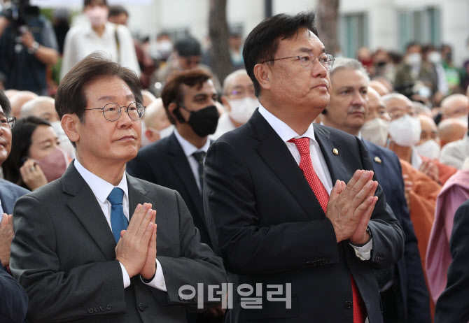 조계종 제37대 총무원장 진우 스님 취임 법회 참석한 정진석-이재명                                                                                                                                   