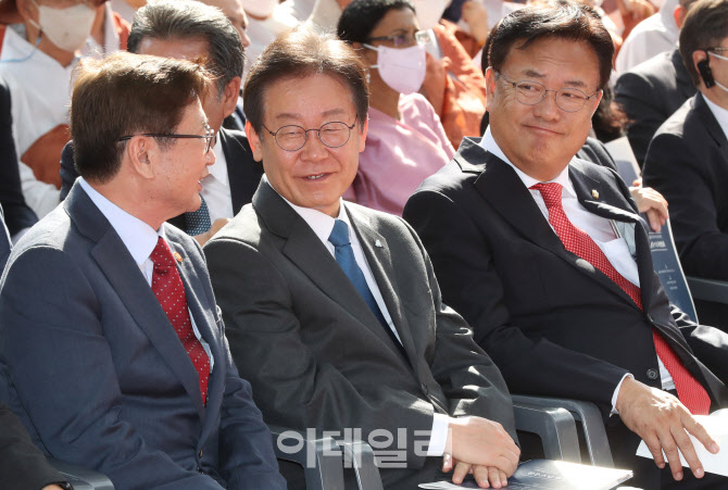 이야기 나누는 박보균 장관-이재명 대표-정진석 위원장                                                                                                                                               