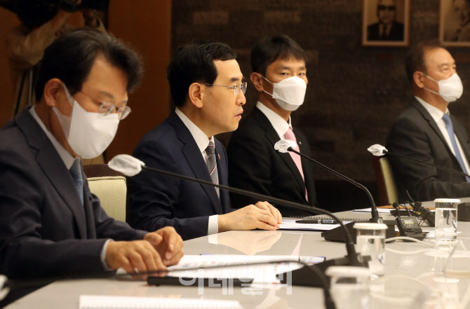  사업재편 전략회의 인사말하는 이창양 장관                                                                                                                                                         