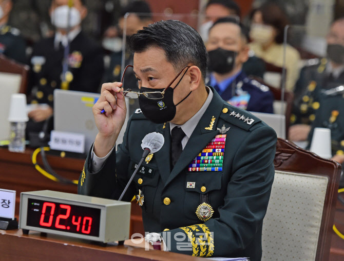 안경쓰는 김승겸 합참의장                                                                                                                                                                          