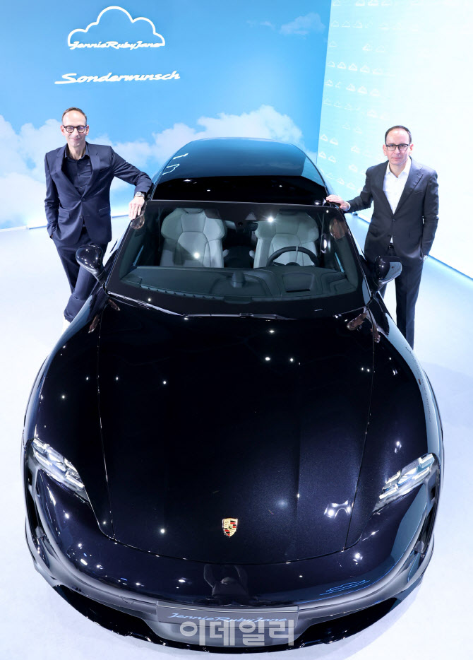 제니만을 위해 맞춤 제작한 타이칸4S 크로스 투리스모                                                                                                                                                