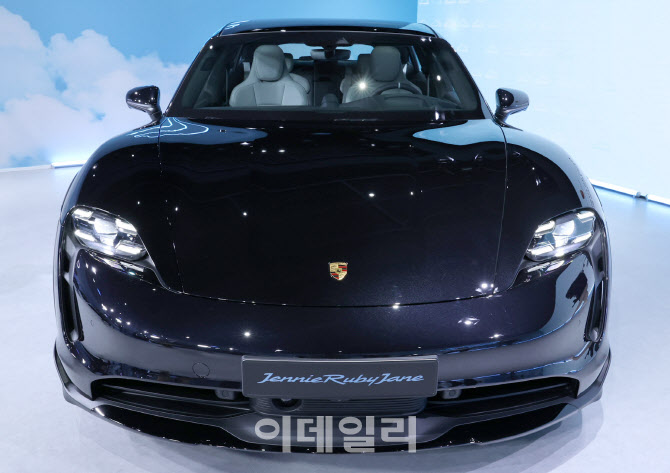 블랙핑크 제니를 위한 포르쉐                                                                                                                                                                       