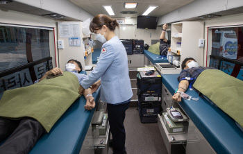 삼성, 대한적십자사에 신형 헌혈버스 4대 전달