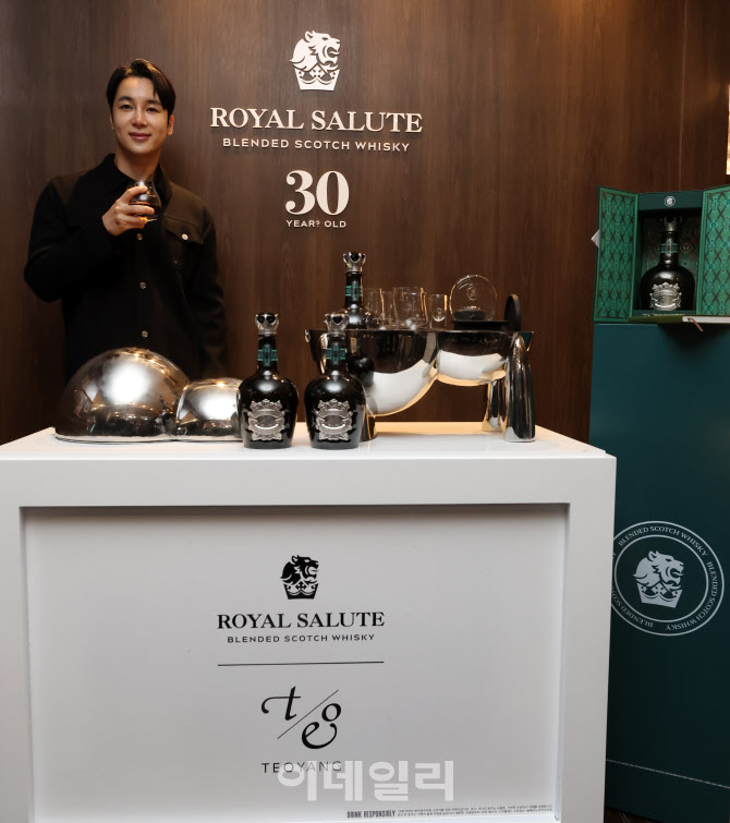 최상의 품질과 희소성까지 하이엔드 컬렉션의 모든 요소를 갖춘 로얄살루트 30년                                                                                                                       