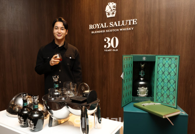 페르노리카코리아, 하이엔드 위스키 '로얄살루트 30년' 선보여                                                                                                                              