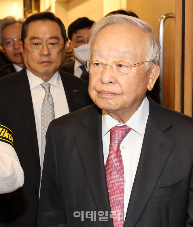 '경제위기 극복을 위한 경제6단체 긴급 기자회견' 마친 손경식 회장                                                                                                                         