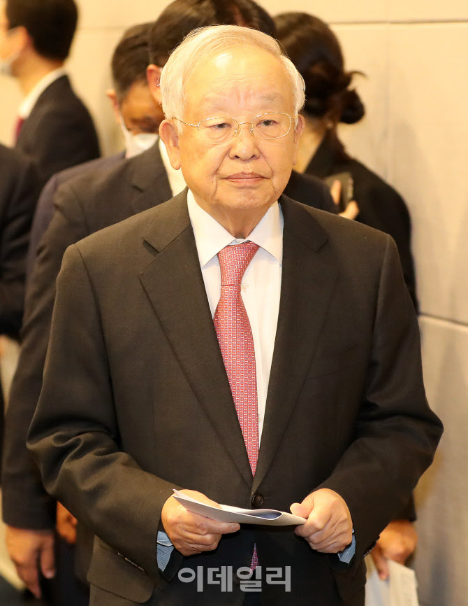 '경제위기 극복을 위한 경제6단체 긴급 기자회견' 마친 손경식 경총 회장                                                                                                                    