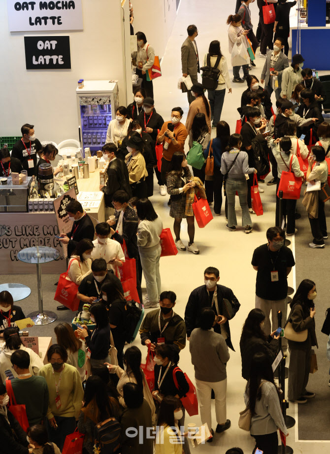 카페쇼를 방문한 시민들                                                                                                                                                                            