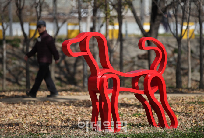 '조각품 감상하며 겨울 산책'                                                                                                                                                             