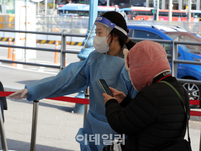 신규 확진자 4만7028명…위중증 '사흘째 증가'                                                                                                                                             