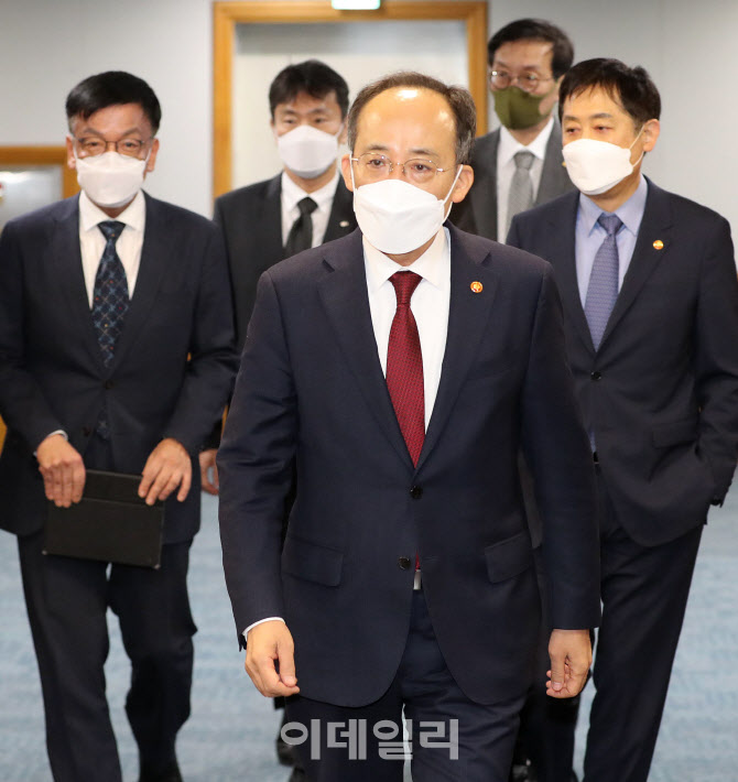 한자리에 모인 금융당국 수장들                                                                                                                                                                     
