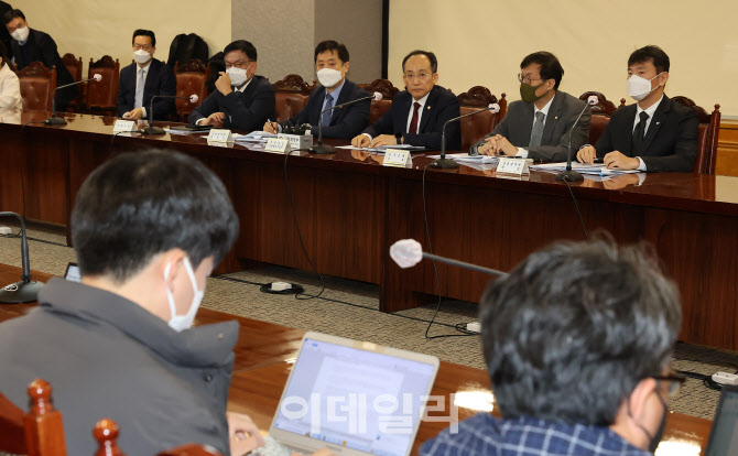 정부, 채안펀드 5조원 추가 확충                                                                                                                                                                    