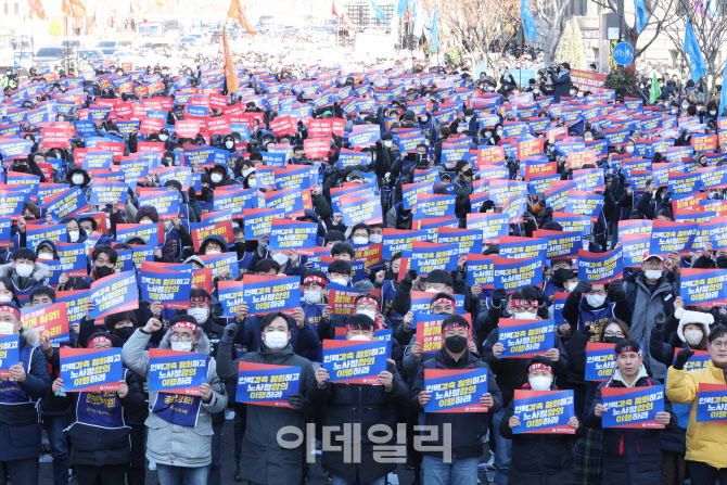시청 앞에서 서울교통공사 노조 총파업 출정식                                                                                                                                                       