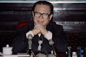 '덩샤오핑 후임' 장쩌민 전 중국 주석, 향년 96세 타계(종합)