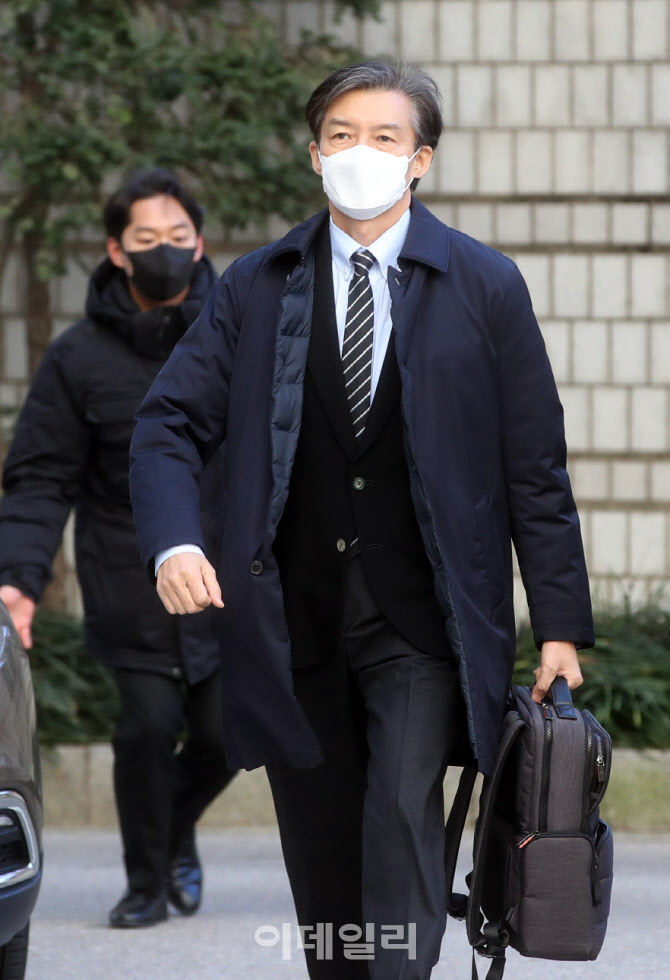  서울중앙지법 출석하는 조국 전 법무장관                                                                                                                                                           