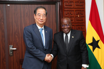 가나 대통령 만난 韓총리 “양국 간 경제협력 강화 기대”