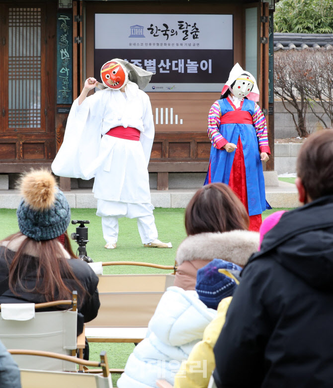 유네스코가 인정한 '한국의 탈춤'                                                                                                                                                         