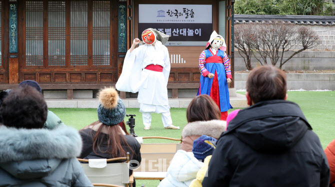 "얼쑤~" 한국의 탈춤, 유네스코 인류무형문화유산 됐다                                                                                                                                     