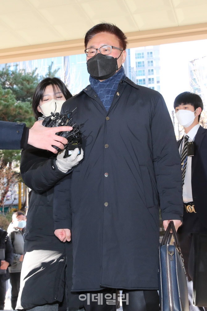 법원 출석하는 박성민 경무관                                                                                                                                                                       