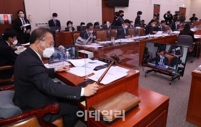 '국회 외교통일위원회'                                                                                                                                                                   