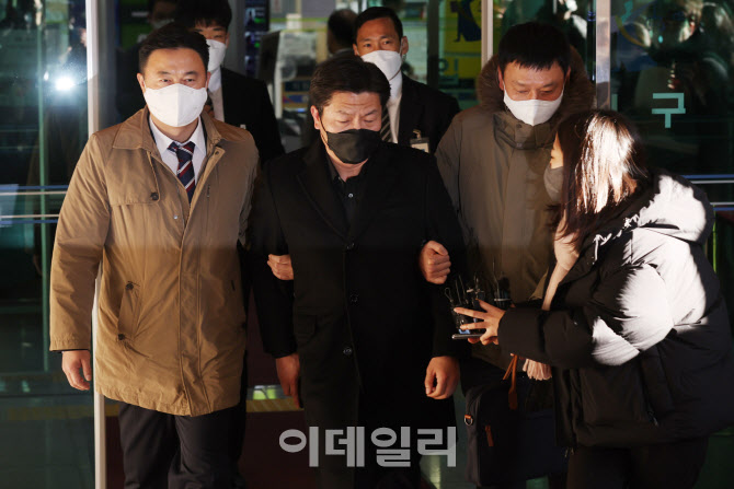 이동하는 이임재 전 용산서장                                                                                                                                                                       