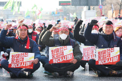 화물연대 파업 13일째…민주노총, 전국서 ‘총파업·총력투쟁대회’