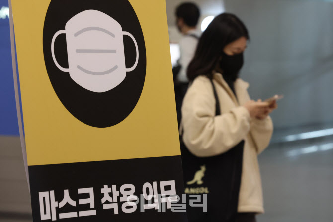 이르면 내년 1월 실내 마스크 착용 의무 '자율' 조정                                                                                                                                       