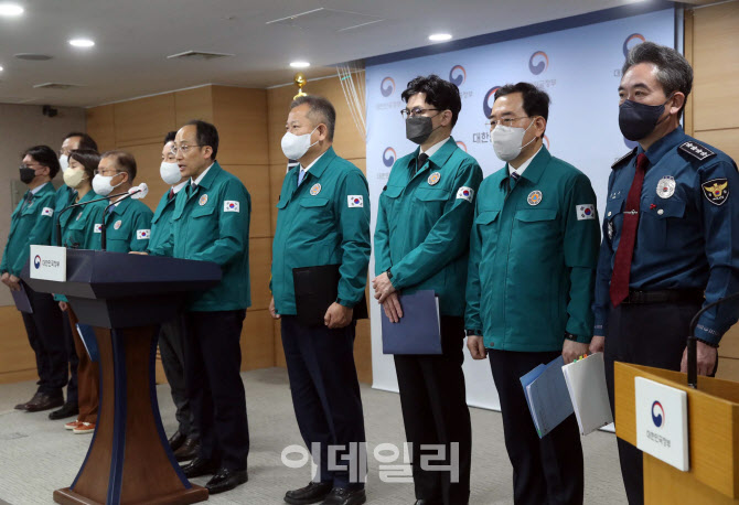  업무개시 명령 발표하는 추경호 부총리                                                                                                                                                             