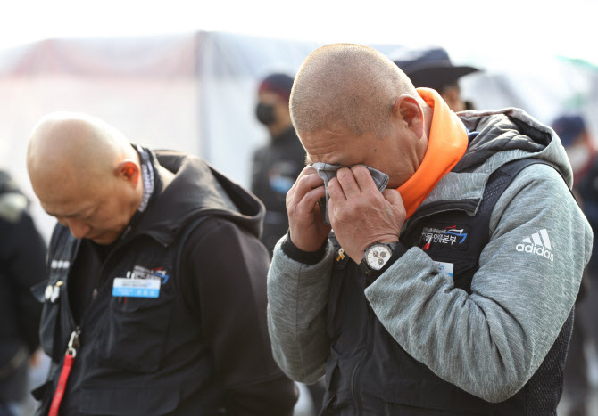 업무 복귀하는 화물연대의 눈물                                                                                                                                                                           