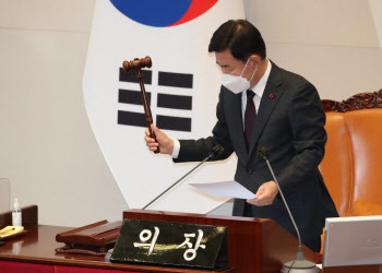 '이상민 행안부 장관 해임안 본회의 통과'