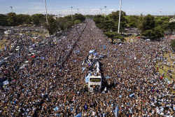 400만명 몰린 아르헨티나 우승 환영인파…1명 사망·1명 중태