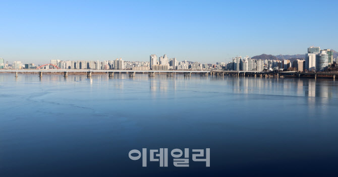 초강력 한파에 얼어붙은 한강                                                                                                                                                                       