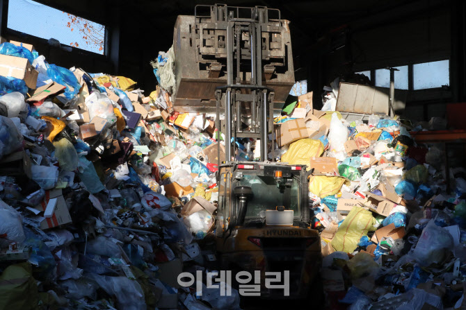 설 연휴 '후폭풍' 쓰레기 산더미                                                                                                                                                          