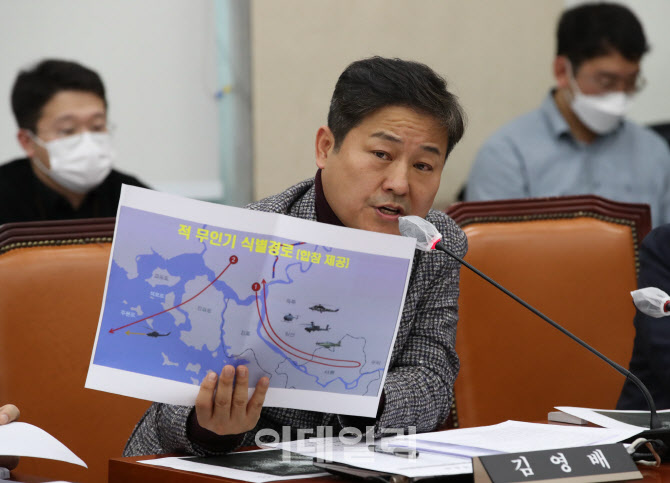 '자료제출 요구하는 김영배 의원'                                                                                                                                                         