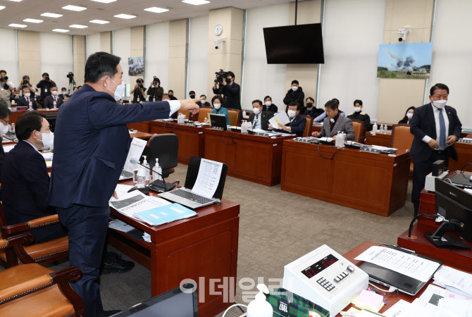 신원식-김병주, '北 무인기 공방'                                                                                                                                                         