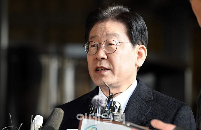 또 다시 검찰 출석한 이재명 "국민 여러분, 오늘을 기억해 달라"                                                                                                                            