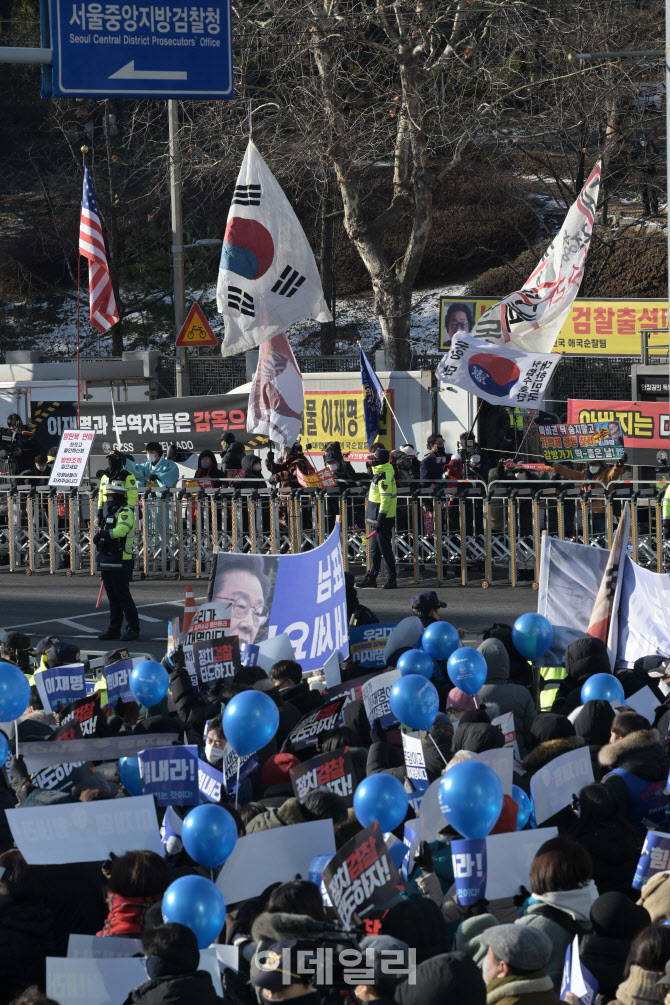 이재명 대표 지지 단체와 규탄 단체                                                                                                                                                                 