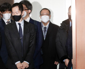 강재징용 배상 협의차 외교부 방문하는 일본 외무성 국장
